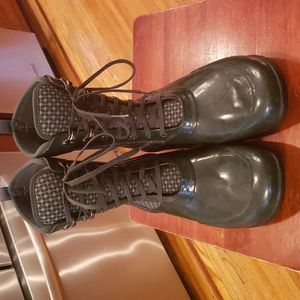 Like new sz 10 Women's Bogs Amanda lace boots